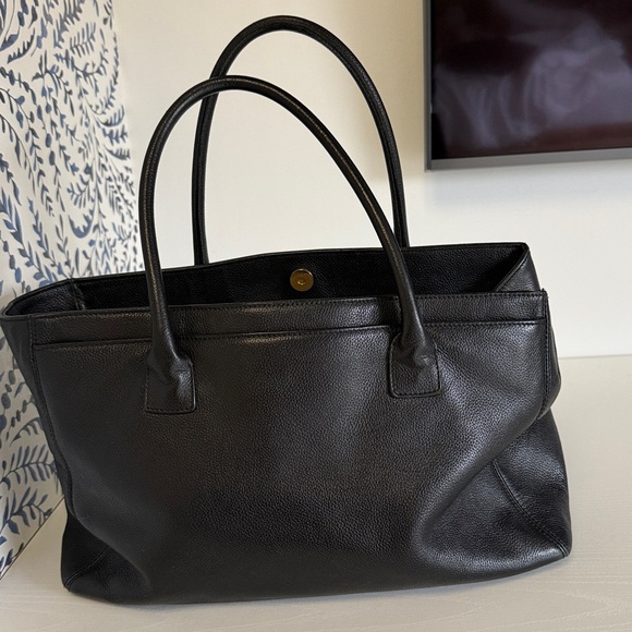 Chanel cerf bag great condition. Little wear on bottom corners but not bad - Picture 2 of 8